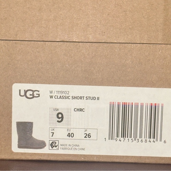 UGG CLASSIC SHORT STUD II CHARCOAL - Picture 2 of 10
